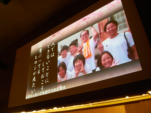 大型プロジェクター